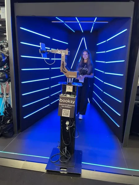 Glambot et Photocall Catchingbox avec néons lors d'un événement Booksy